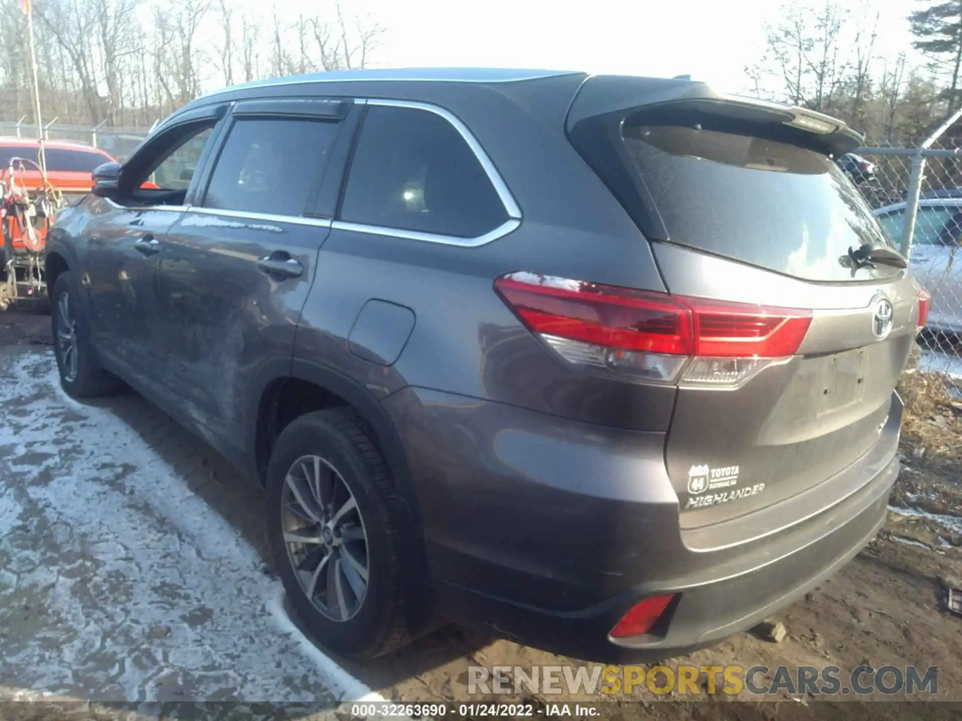 3 Photograph of a damaged car 5TDJZRFH2KS615404 TOYOTA HIGHLANDER 2019