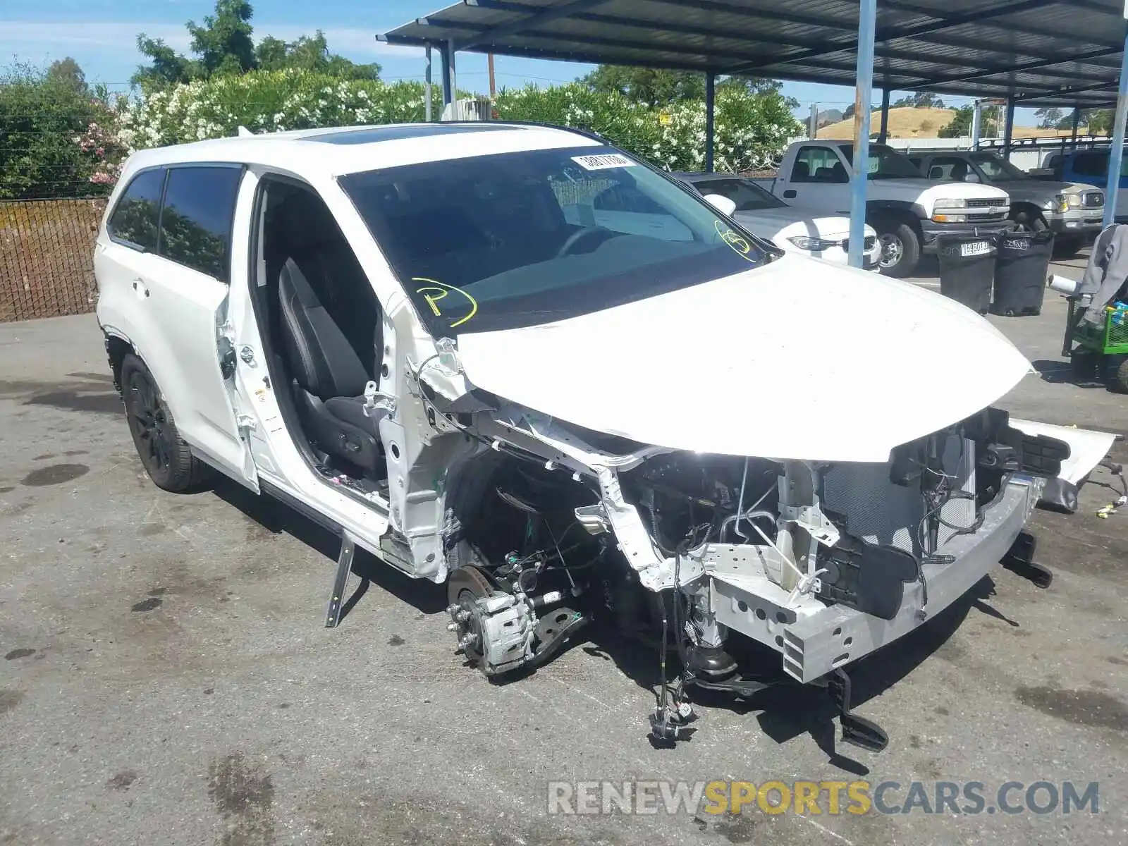 1 Photograph of a damaged car 5TDJZRFH2KS615421 TOYOTA HIGHLANDER 2019