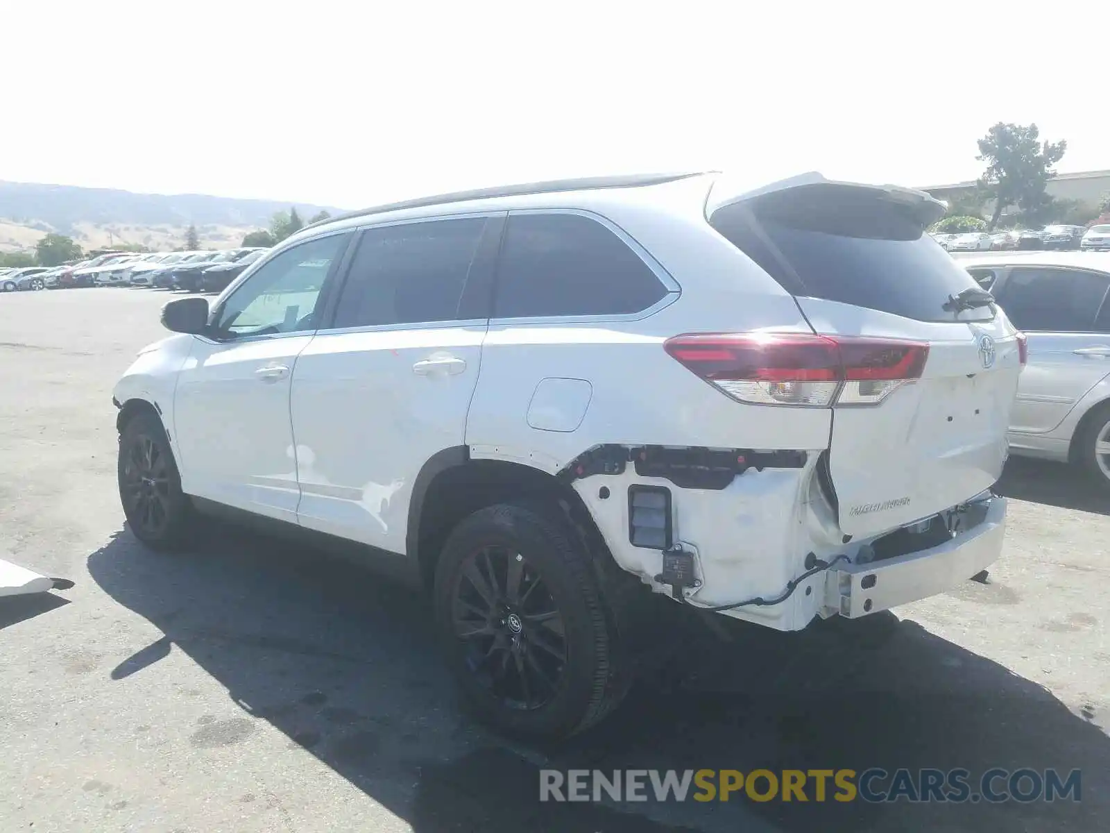 3 Photograph of a damaged car 5TDJZRFH2KS615421 TOYOTA HIGHLANDER 2019