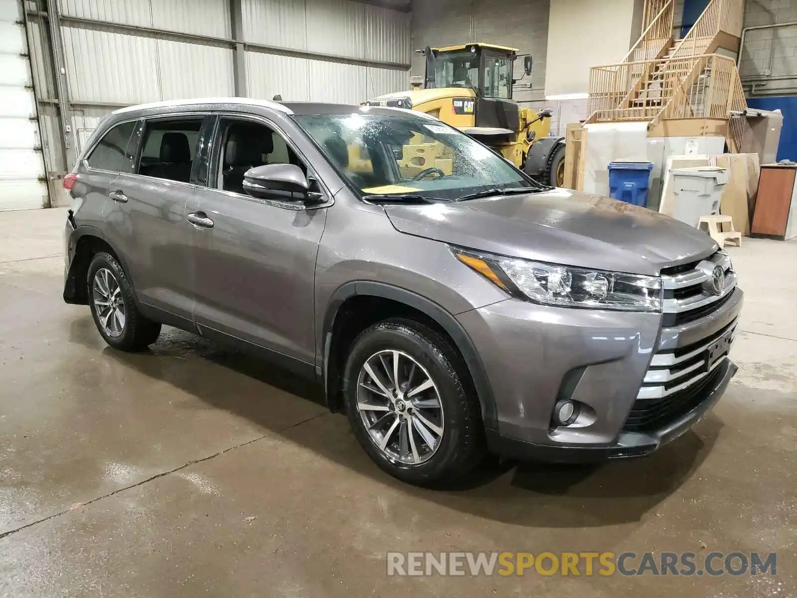 1 Photograph of a damaged car 5TDJZRFH2KS615791 TOYOTA HIGHLANDER 2019