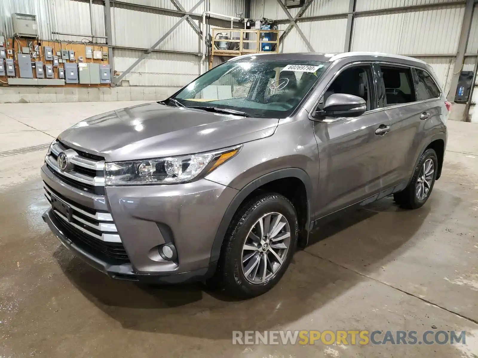 2 Photograph of a damaged car 5TDJZRFH2KS615791 TOYOTA HIGHLANDER 2019