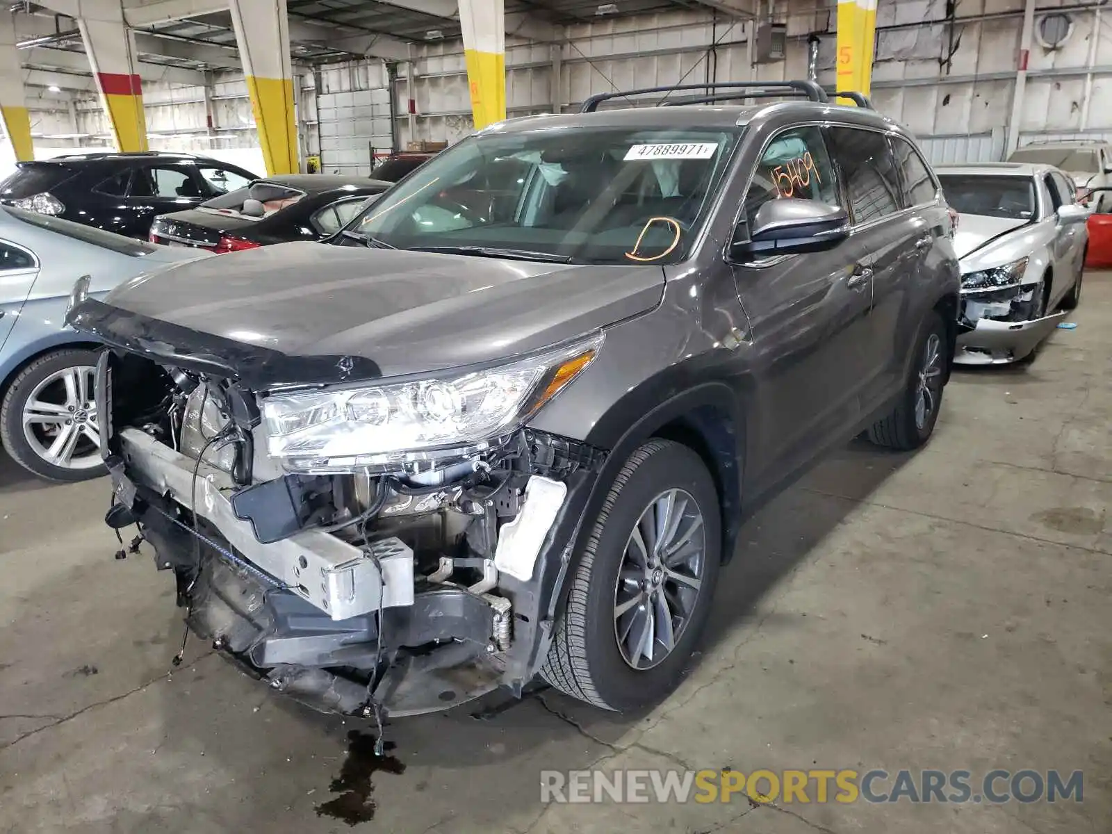 2 Photograph of a damaged car 5TDJZRFH2KS615824 TOYOTA HIGHLANDER 2019