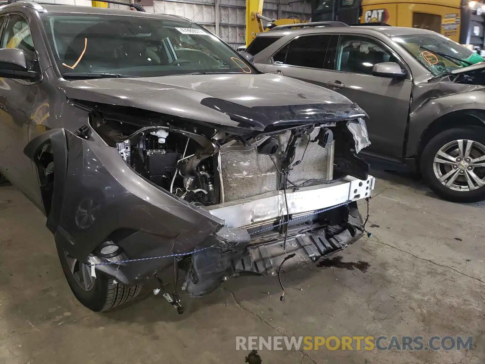 9 Photograph of a damaged car 5TDJZRFH2KS615824 TOYOTA HIGHLANDER 2019