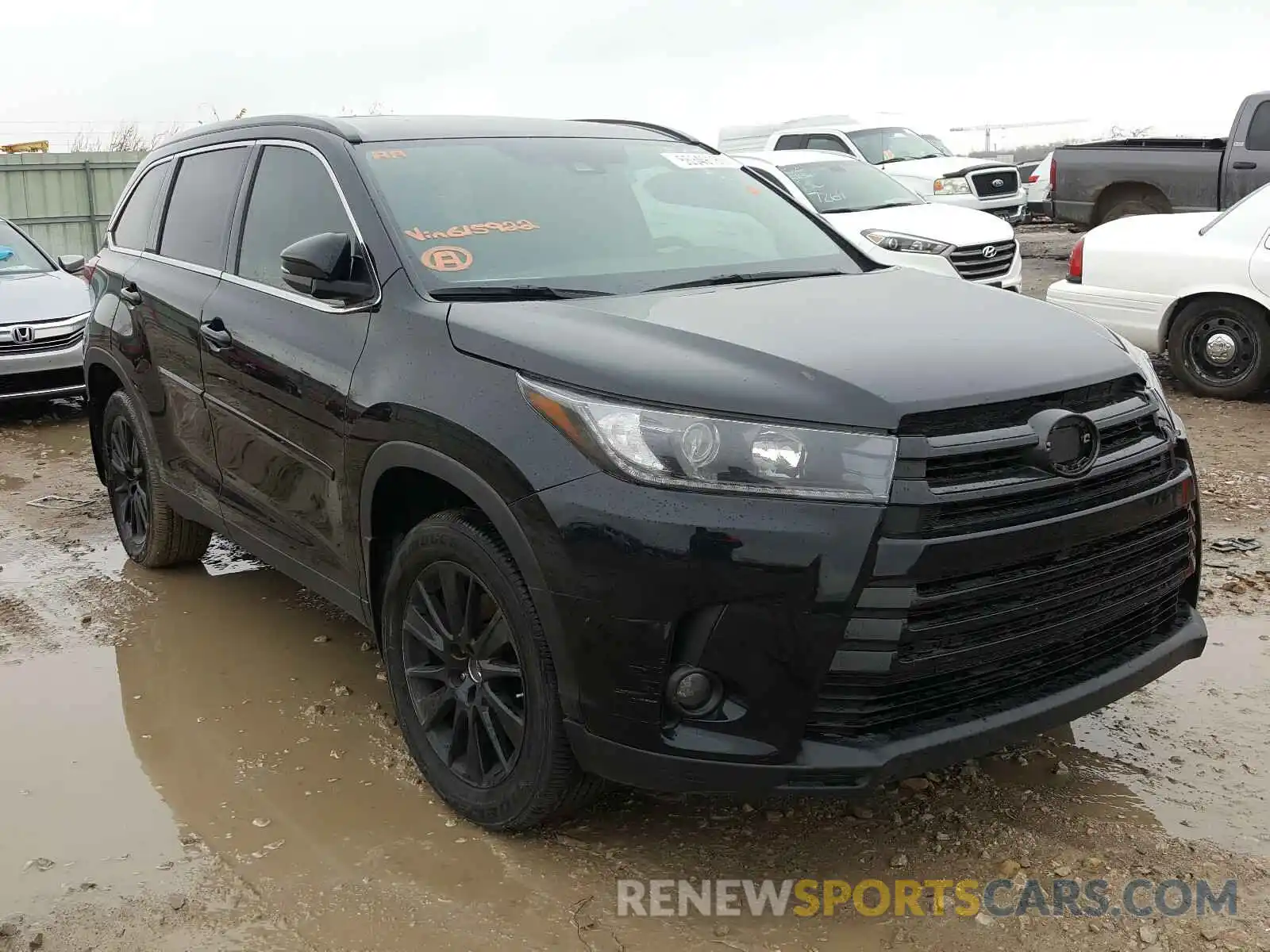 1 Photograph of a damaged car 5TDJZRFH2KS615922 TOYOTA HIGHLANDER 2019