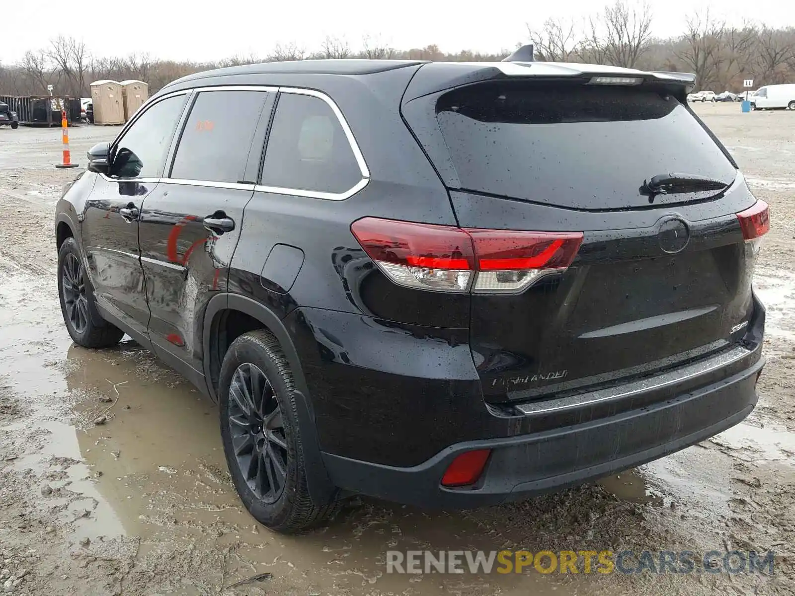 3 Photograph of a damaged car 5TDJZRFH2KS615922 TOYOTA HIGHLANDER 2019