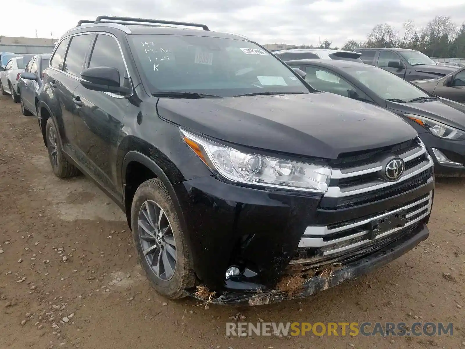 1 Photograph of a damaged car 5TDJZRFH2KS616987 TOYOTA HIGHLANDER 2019