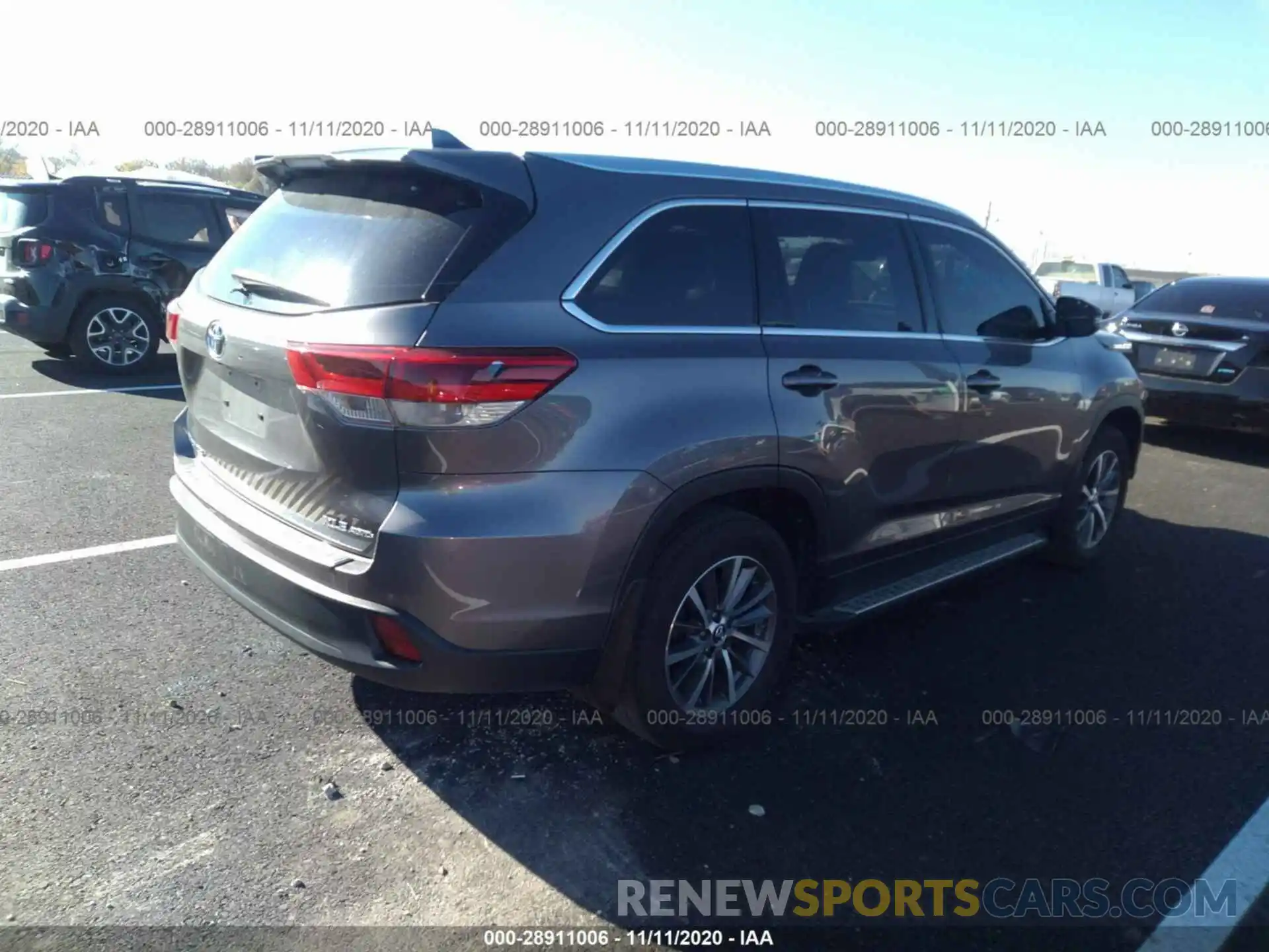 4 Photograph of a damaged car 5TDJZRFH2KS618318 TOYOTA HIGHLANDER 2019