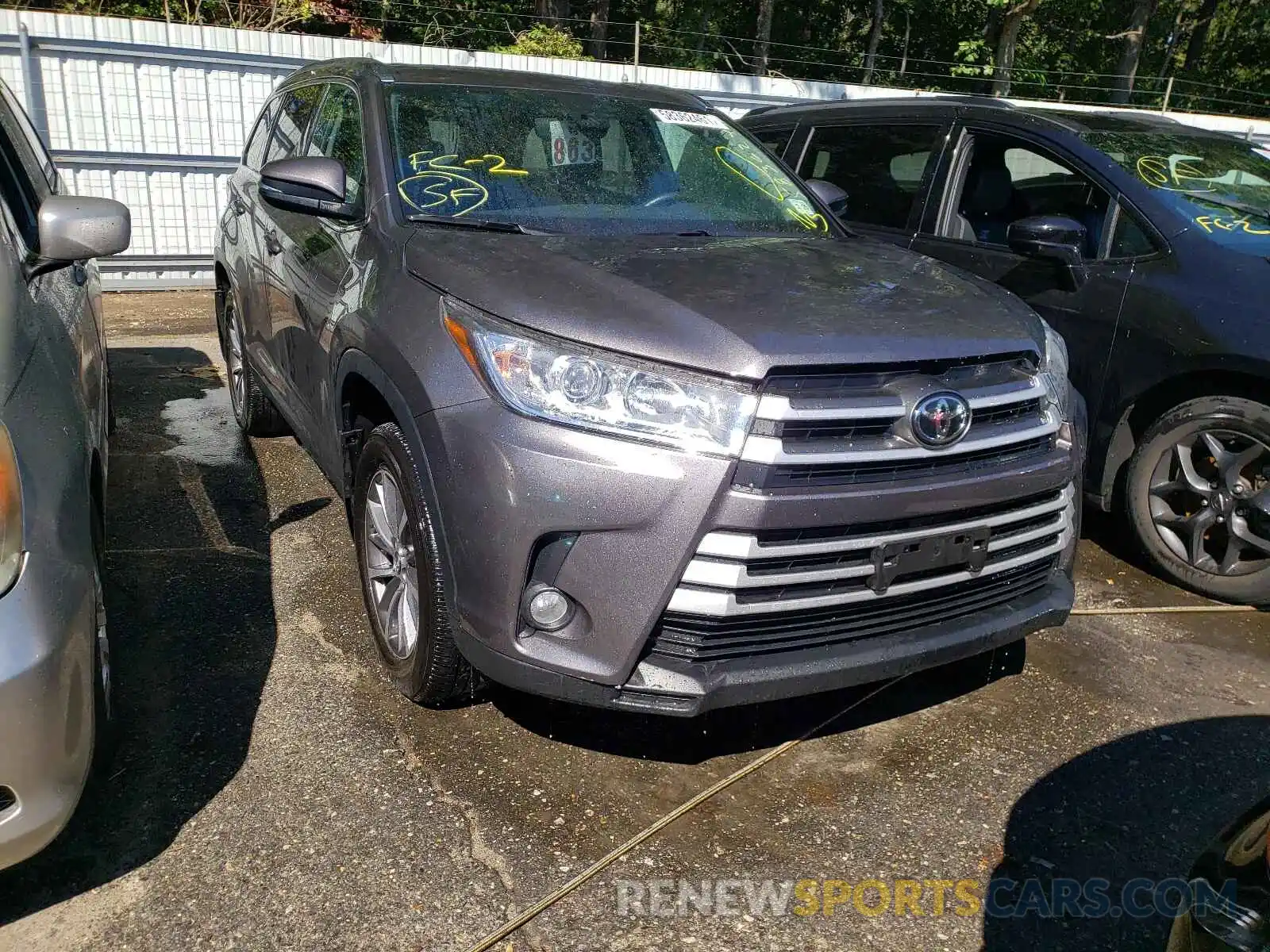 1 Photograph of a damaged car 5TDJZRFH2KS618674 TOYOTA HIGHLANDER 2019