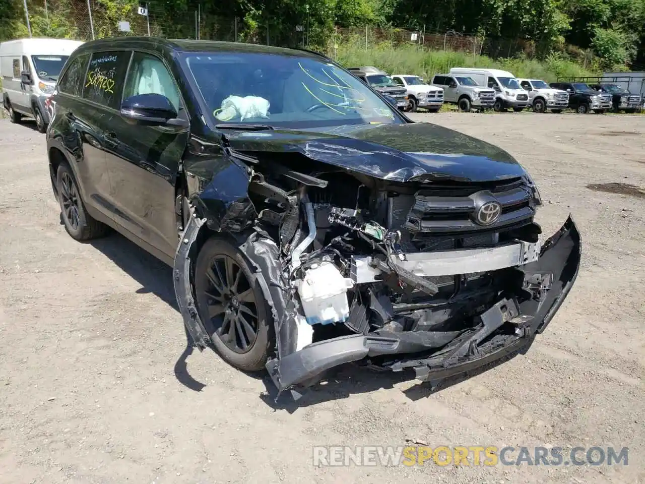 1 Photograph of a damaged car 5TDJZRFH2KS619355 TOYOTA HIGHLANDER 2019