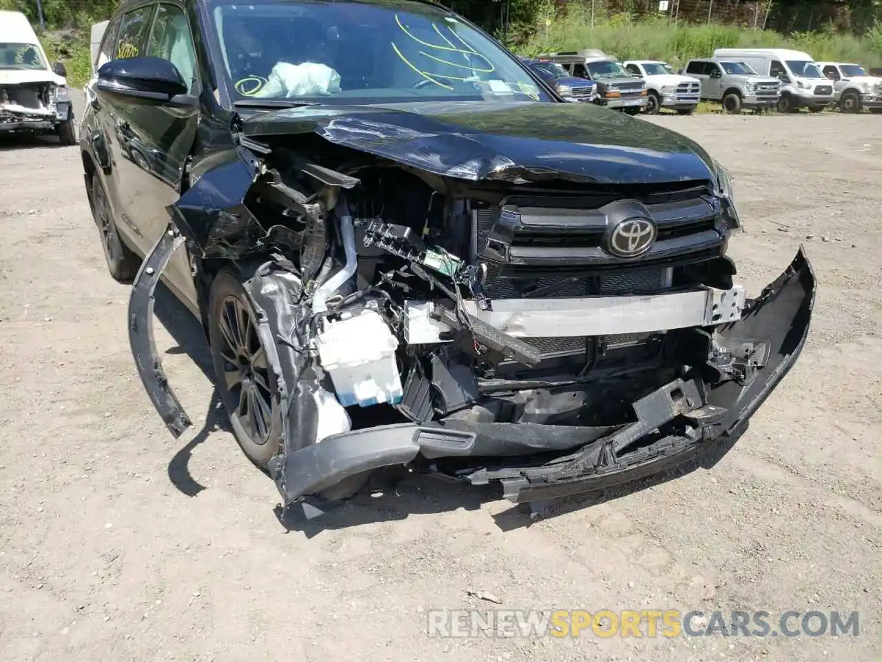 9 Photograph of a damaged car 5TDJZRFH2KS619355 TOYOTA HIGHLANDER 2019