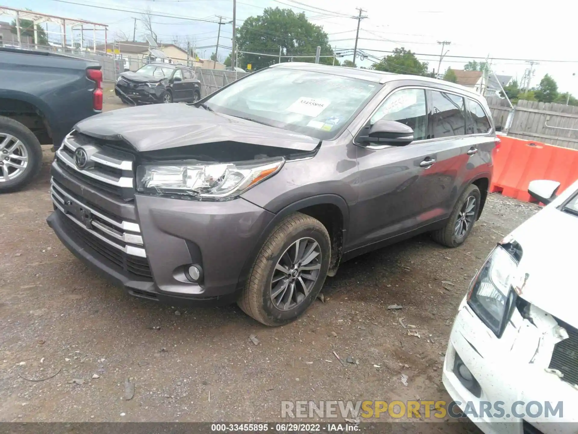 2 Photograph of a damaged car 5TDJZRFH2KS619551 TOYOTA HIGHLANDER 2019