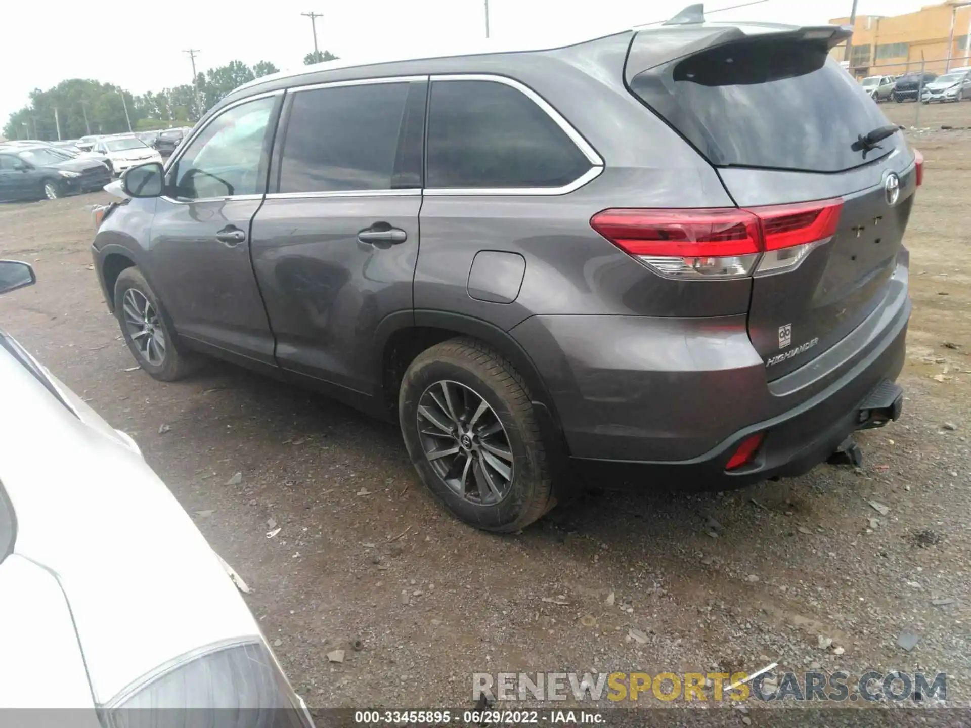 3 Photograph of a damaged car 5TDJZRFH2KS619551 TOYOTA HIGHLANDER 2019