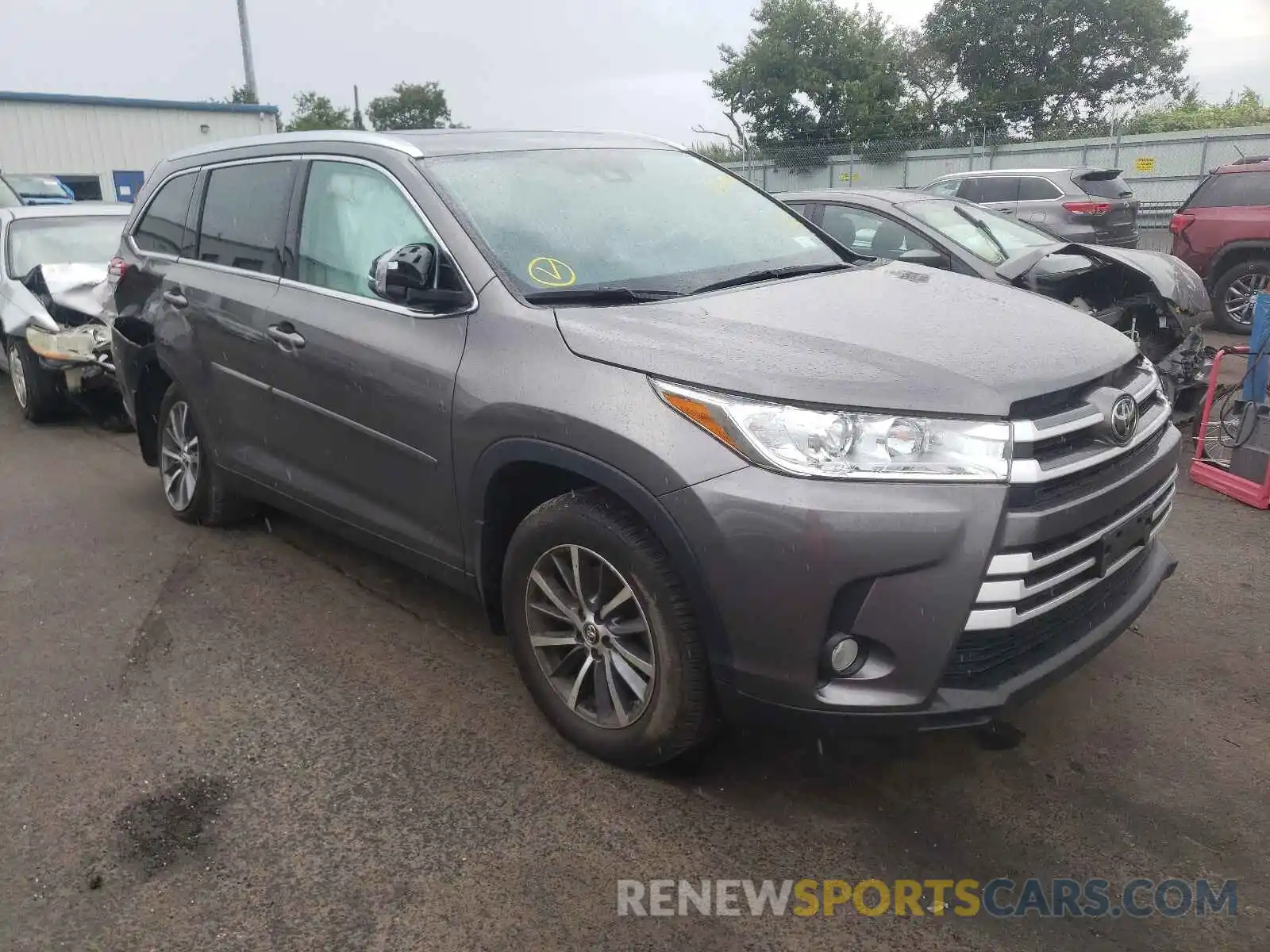 1 Photograph of a damaged car 5TDJZRFH2KS619792 TOYOTA HIGHLANDER 2019