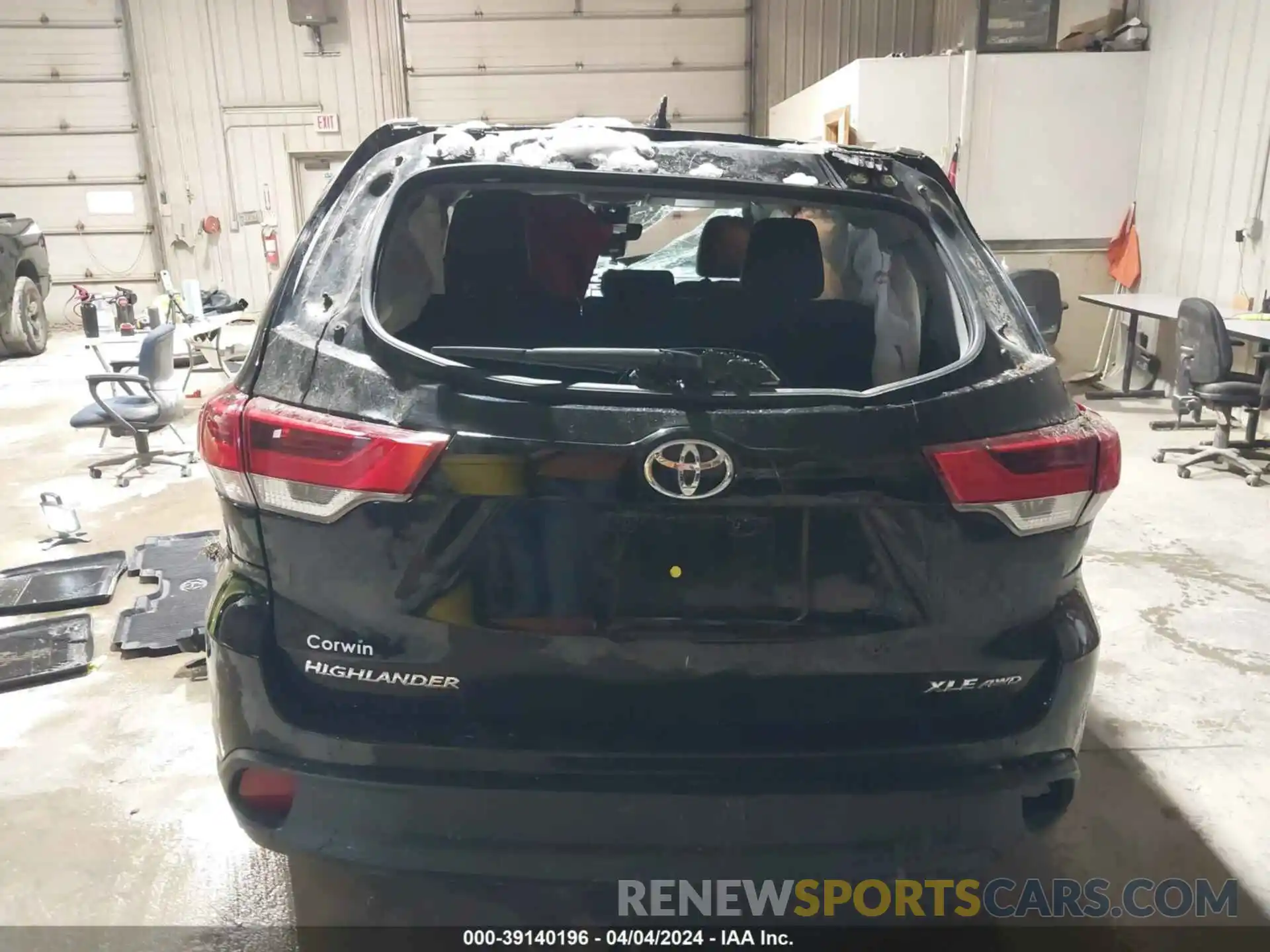 17 Photograph of a damaged car 5TDJZRFH2KS619842 TOYOTA HIGHLANDER 2019