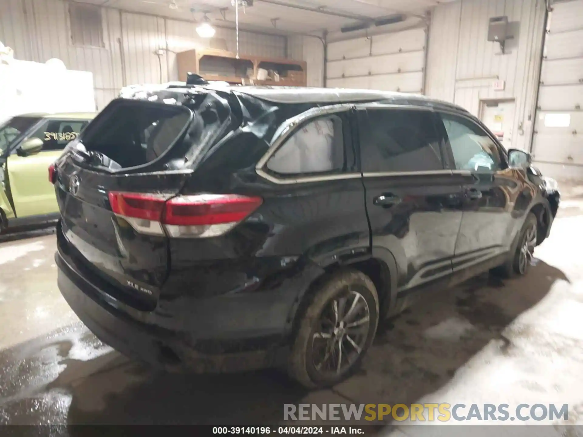 4 Photograph of a damaged car 5TDJZRFH2KS619842 TOYOTA HIGHLANDER 2019