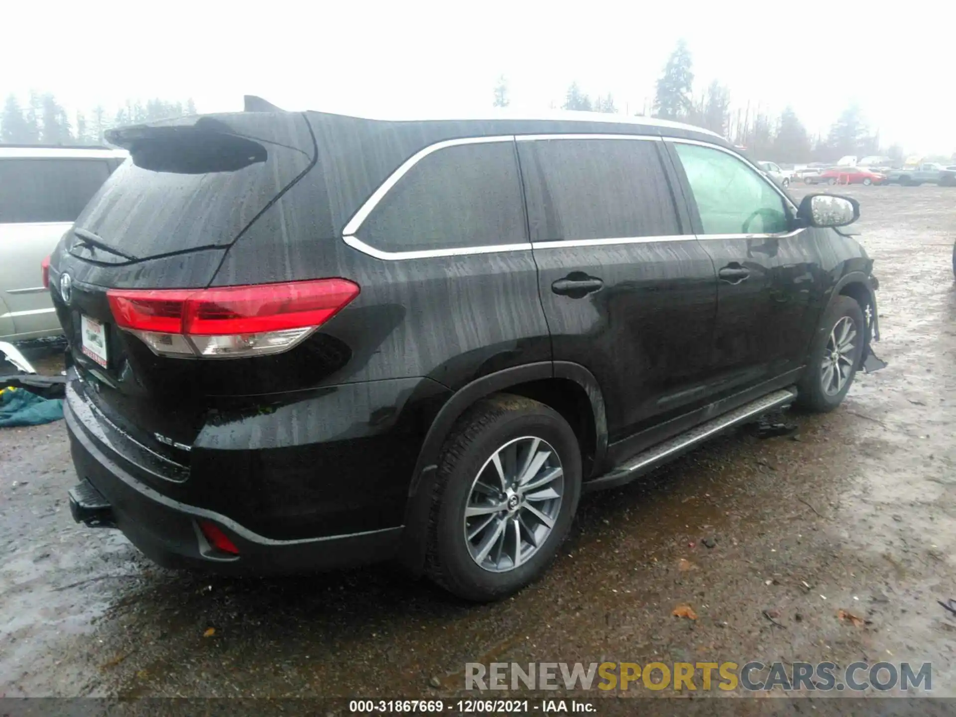 4 Photograph of a damaged car 5TDJZRFH2KS620215 TOYOTA HIGHLANDER 2019