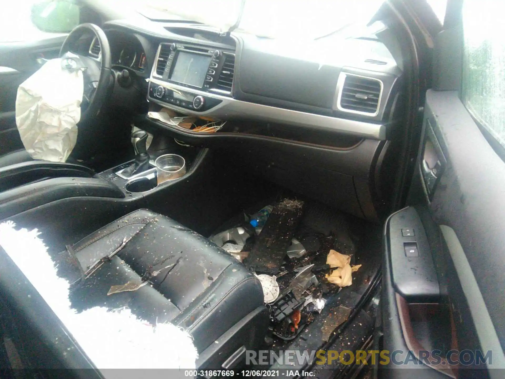 5 Photograph of a damaged car 5TDJZRFH2KS620215 TOYOTA HIGHLANDER 2019