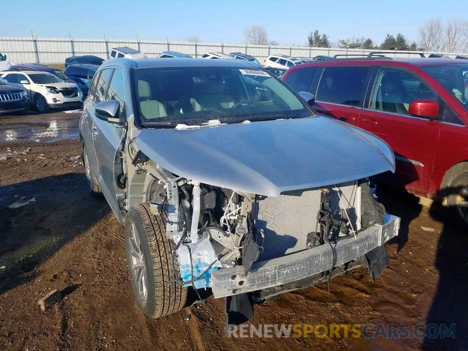 1 Photograph of a damaged car 5TDJZRFH2KS621686 TOYOTA HIGHLANDER 2019