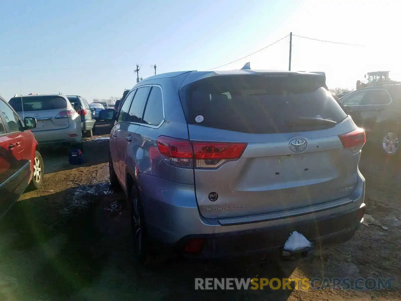 3 Photograph of a damaged car 5TDJZRFH2KS621686 TOYOTA HIGHLANDER 2019