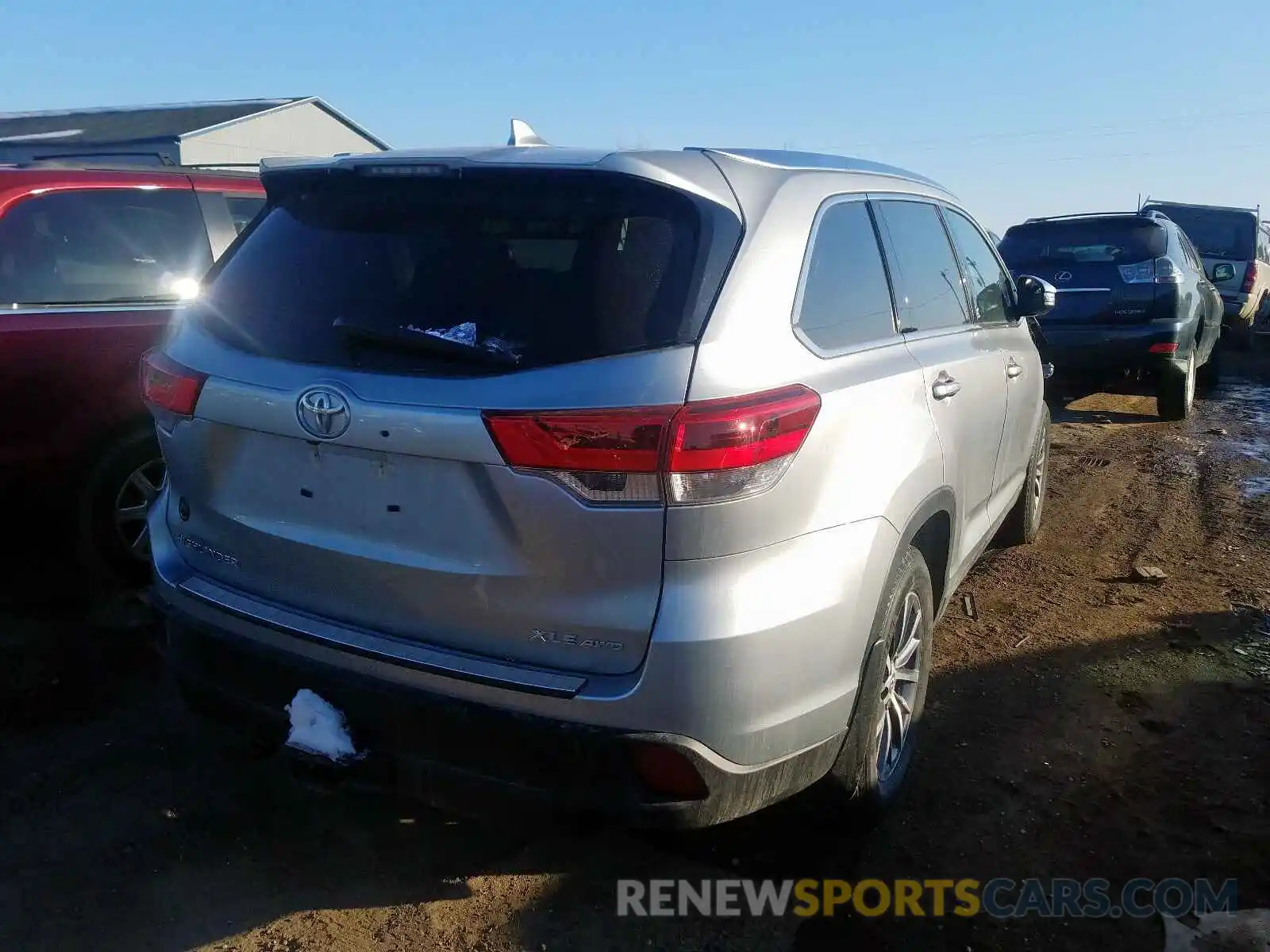 4 Photograph of a damaged car 5TDJZRFH2KS621686 TOYOTA HIGHLANDER 2019