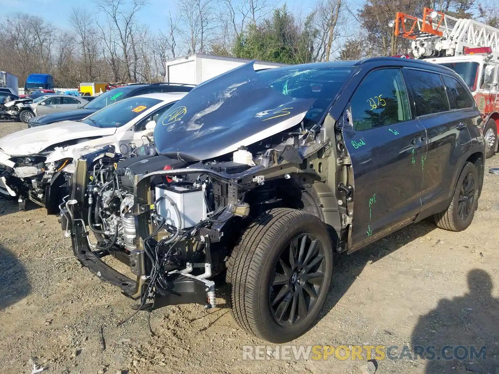 2 Photograph of a damaged car 5TDJZRFH2KS621798 TOYOTA HIGHLANDER 2019