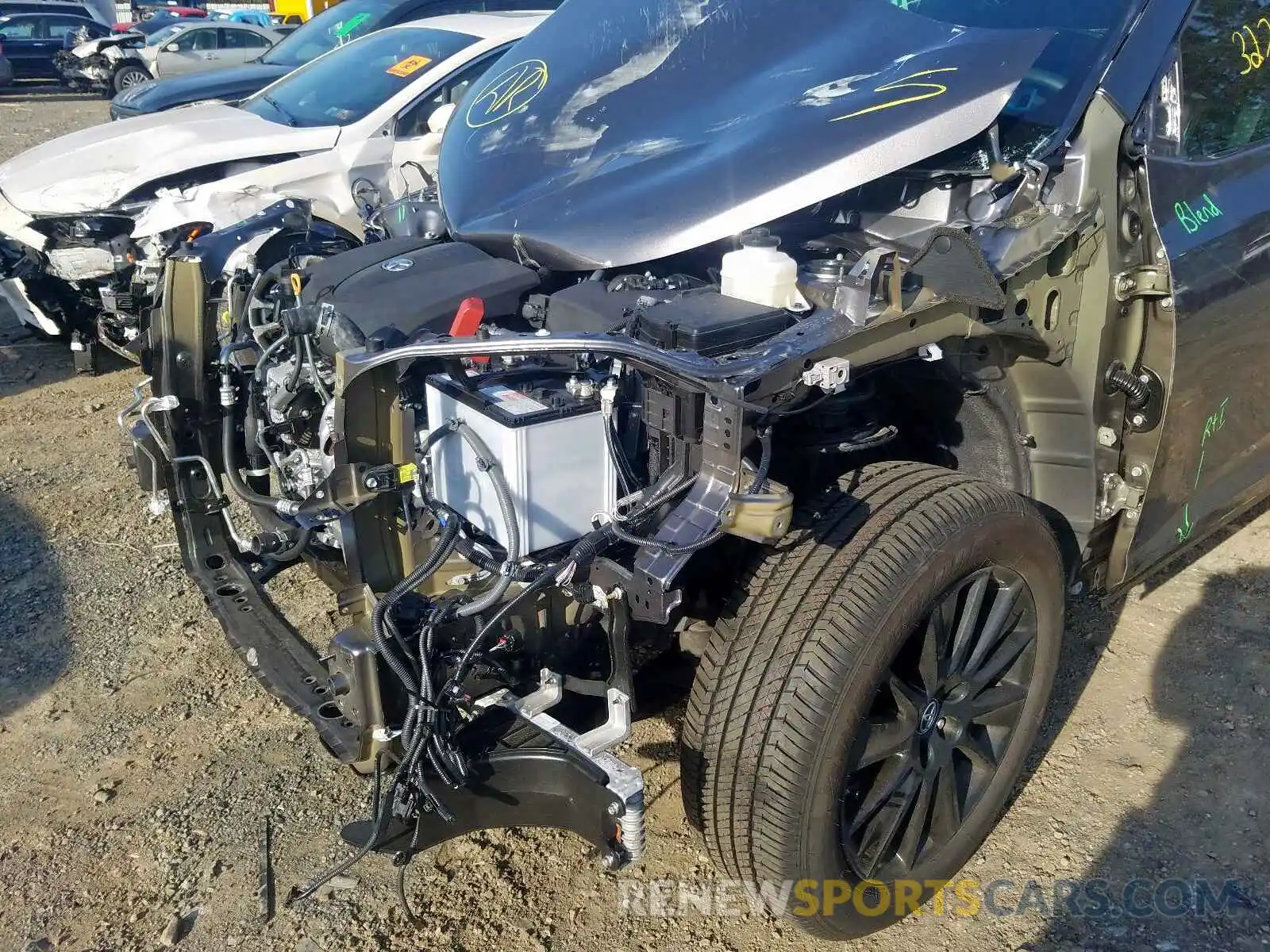 9 Photograph of a damaged car 5TDJZRFH2KS621798 TOYOTA HIGHLANDER 2019