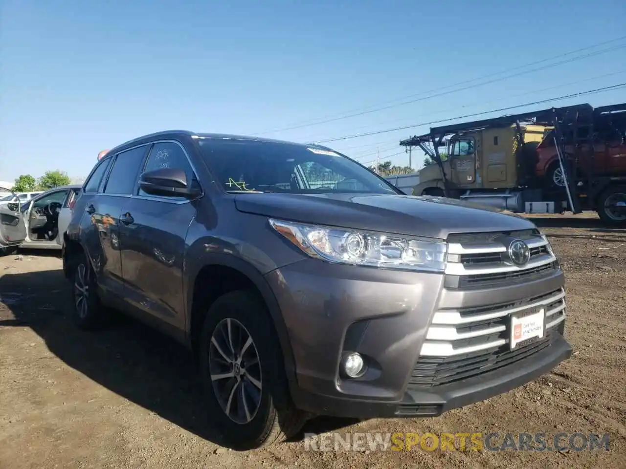 1 Photograph of a damaged car 5TDJZRFH2KS622658 TOYOTA HIGHLANDER 2019