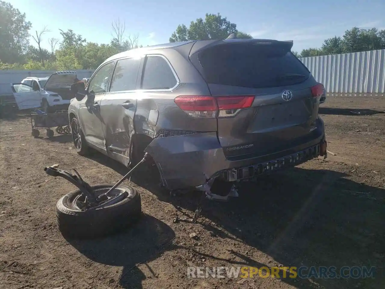 3 Photograph of a damaged car 5TDJZRFH2KS622658 TOYOTA HIGHLANDER 2019