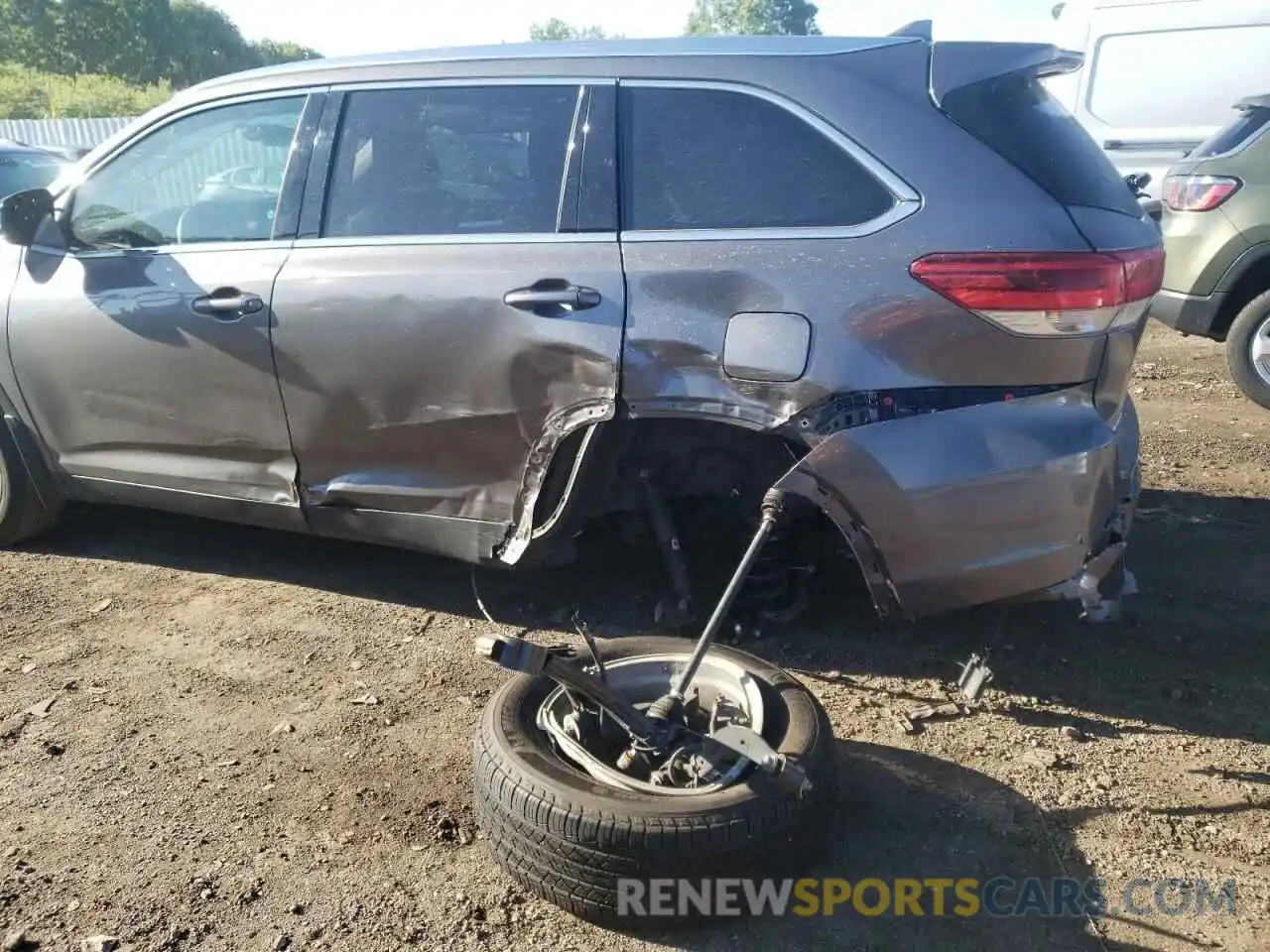 9 Photograph of a damaged car 5TDJZRFH2KS622658 TOYOTA HIGHLANDER 2019