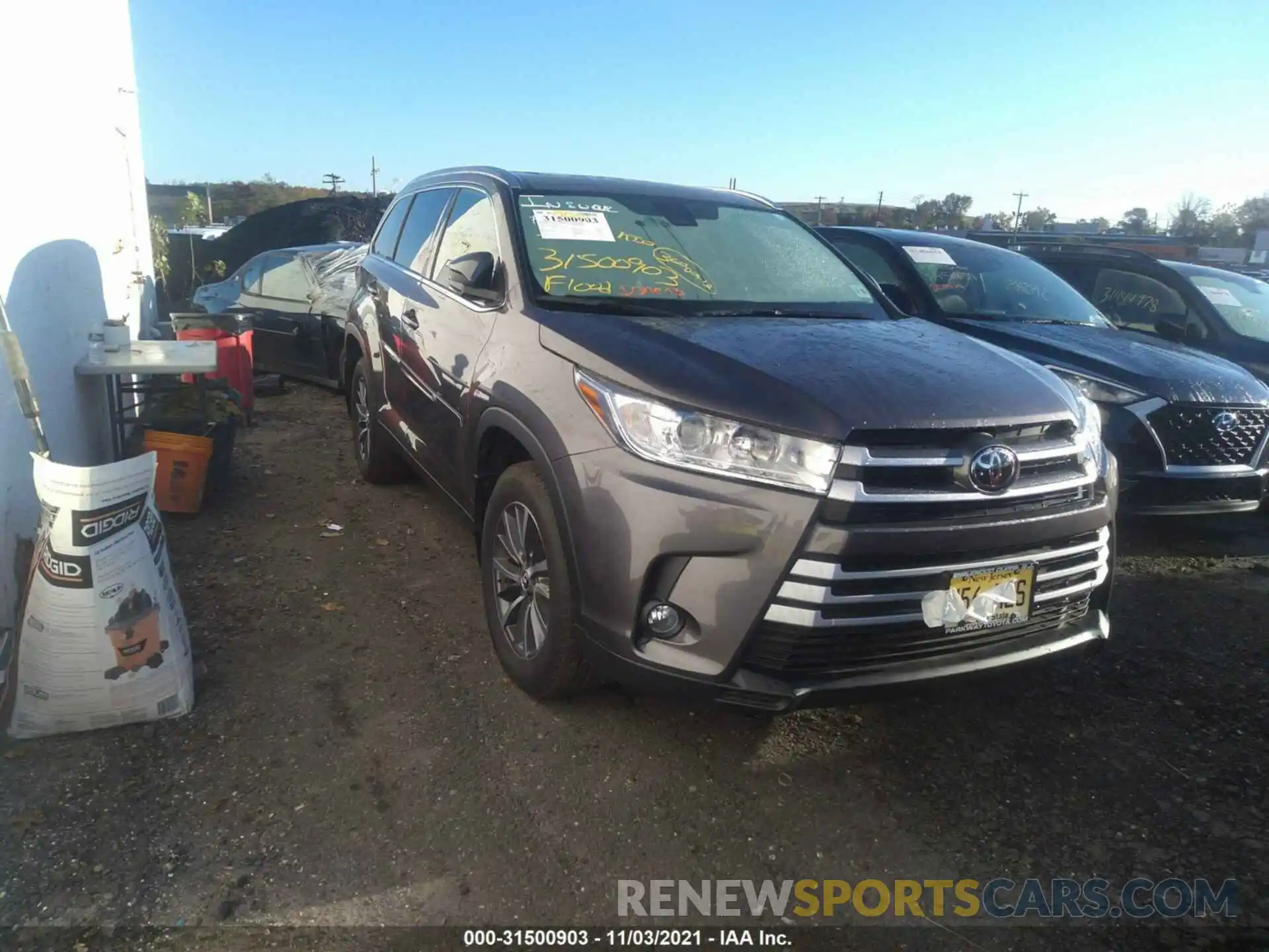 1 Photograph of a damaged car 5TDJZRFH2KS624734 TOYOTA HIGHLANDER 2019