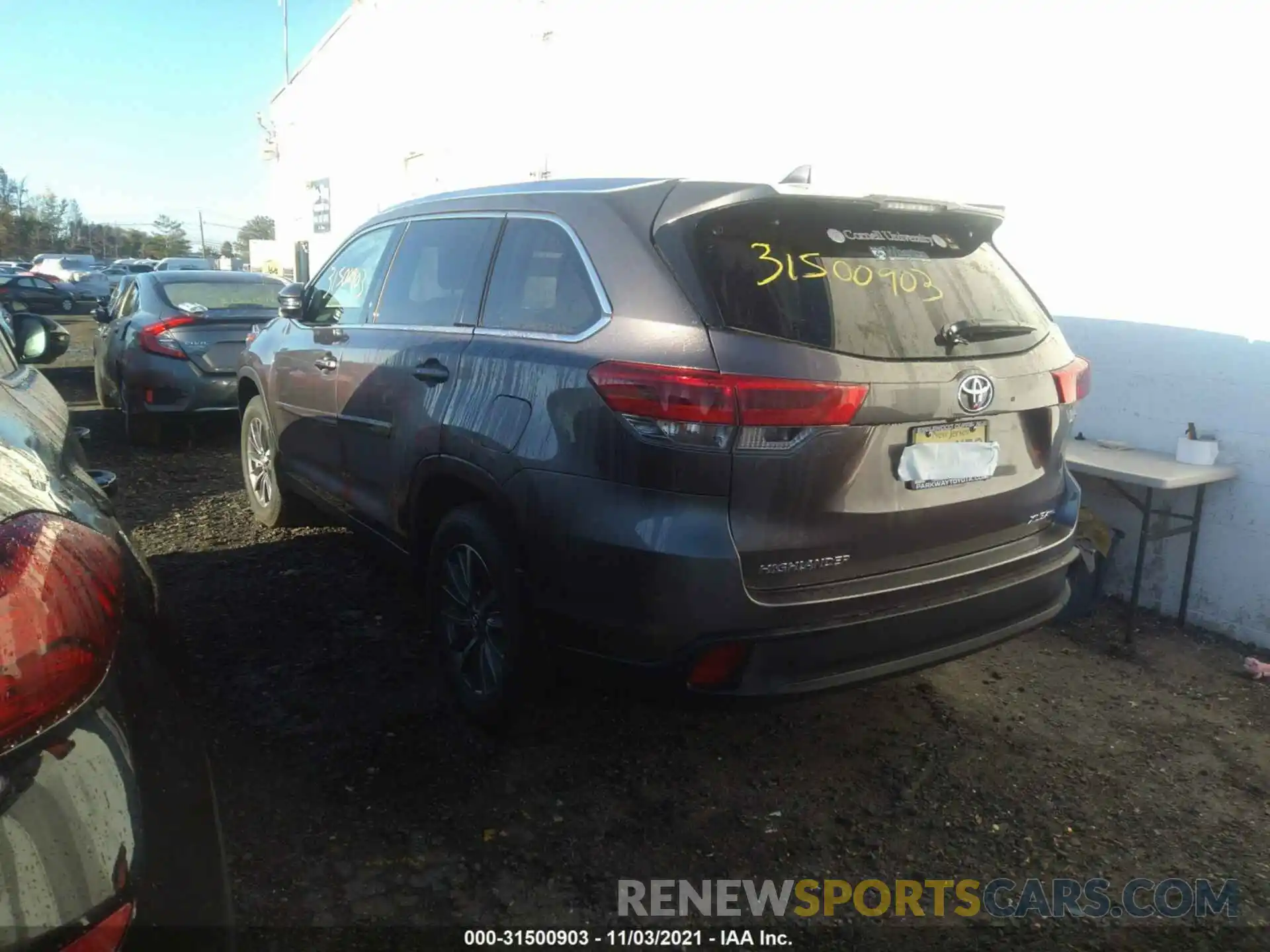 3 Photograph of a damaged car 5TDJZRFH2KS624734 TOYOTA HIGHLANDER 2019