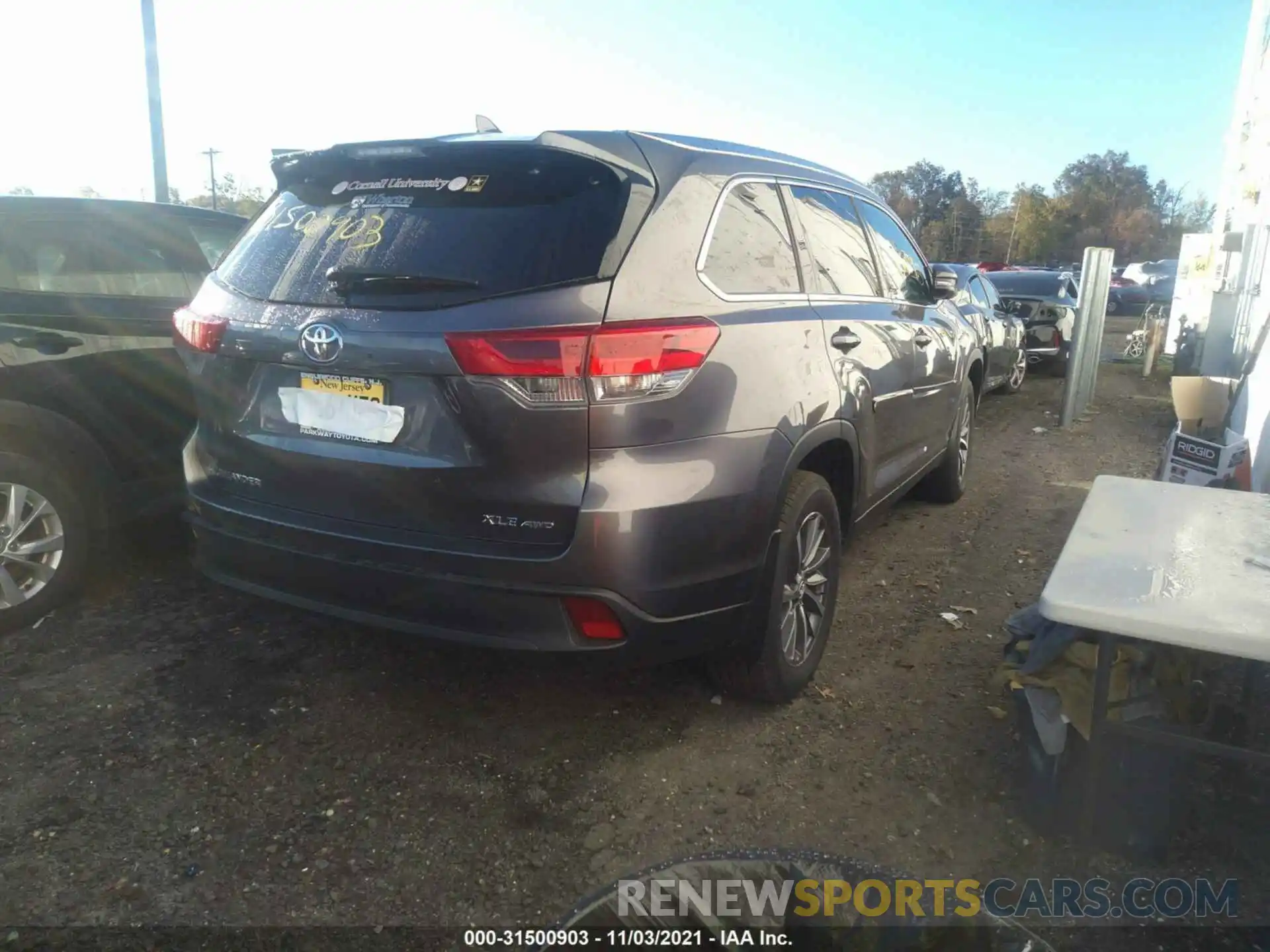 4 Photograph of a damaged car 5TDJZRFH2KS624734 TOYOTA HIGHLANDER 2019