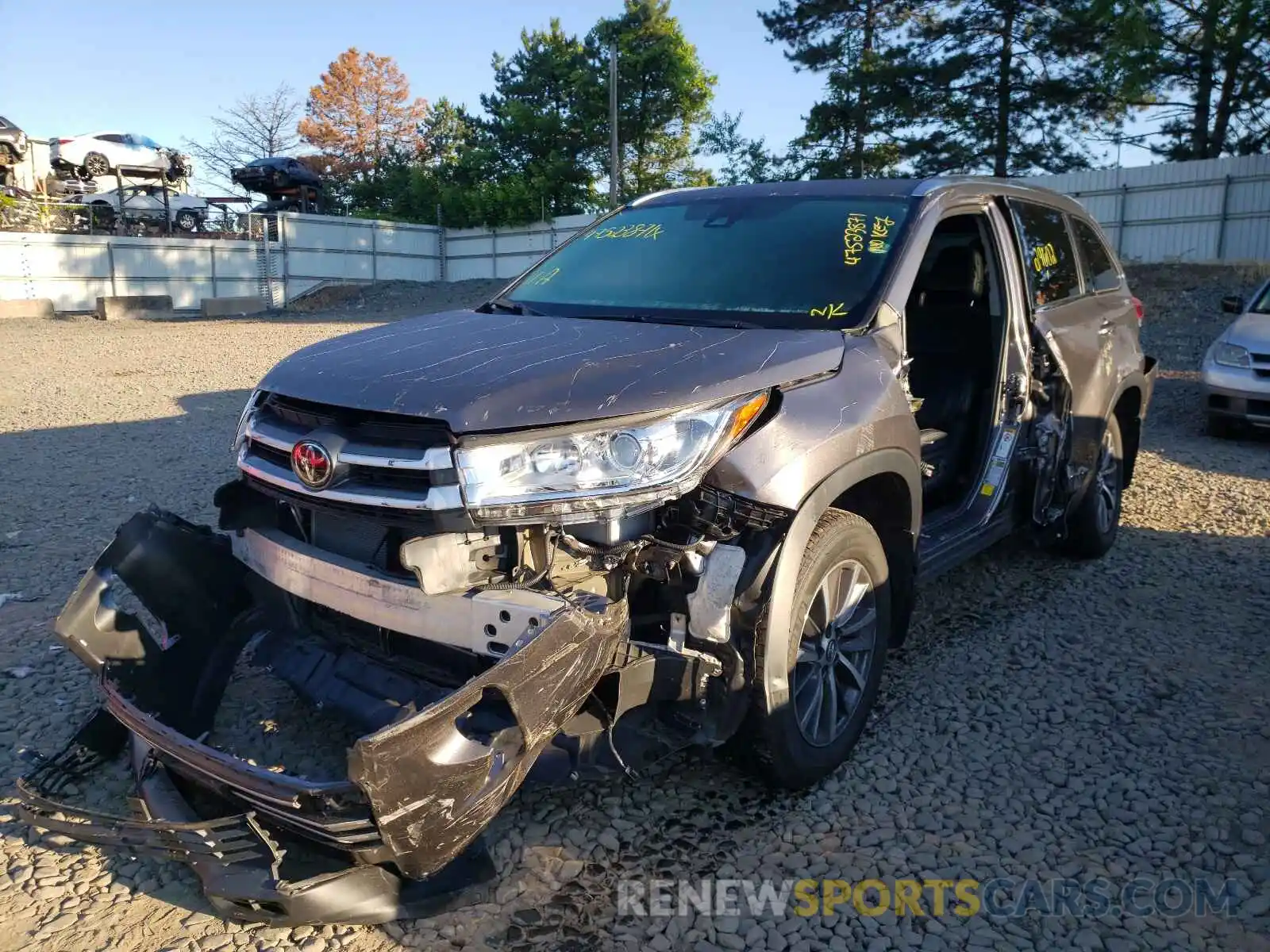 2 Photograph of a damaged car 5TDJZRFH2KS625141 TOYOTA HIGHLANDER 2019