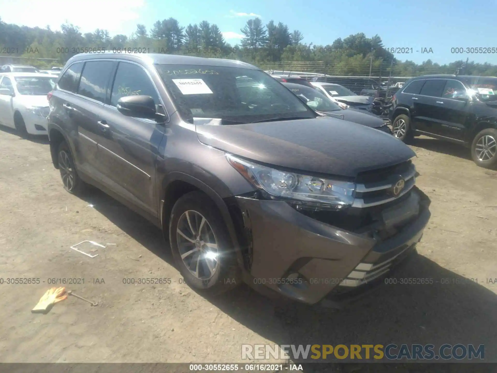 1 Photograph of a damaged car 5TDJZRFH2KS625804 TOYOTA HIGHLANDER 2019