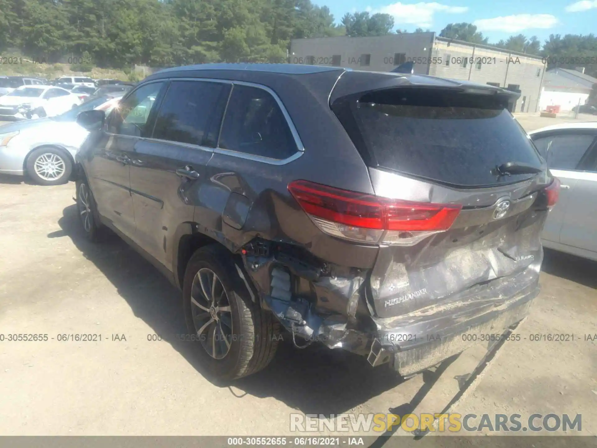 3 Photograph of a damaged car 5TDJZRFH2KS625804 TOYOTA HIGHLANDER 2019