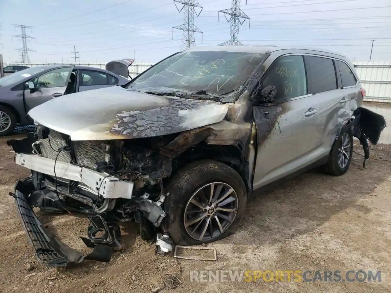 2 Photograph of a damaged car 5TDJZRFH2KS625947 TOYOTA HIGHLANDER 2019