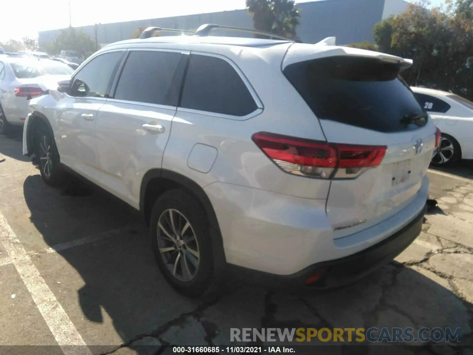 3 Photograph of a damaged car 5TDJZRFH2KS626113 TOYOTA HIGHLANDER 2019