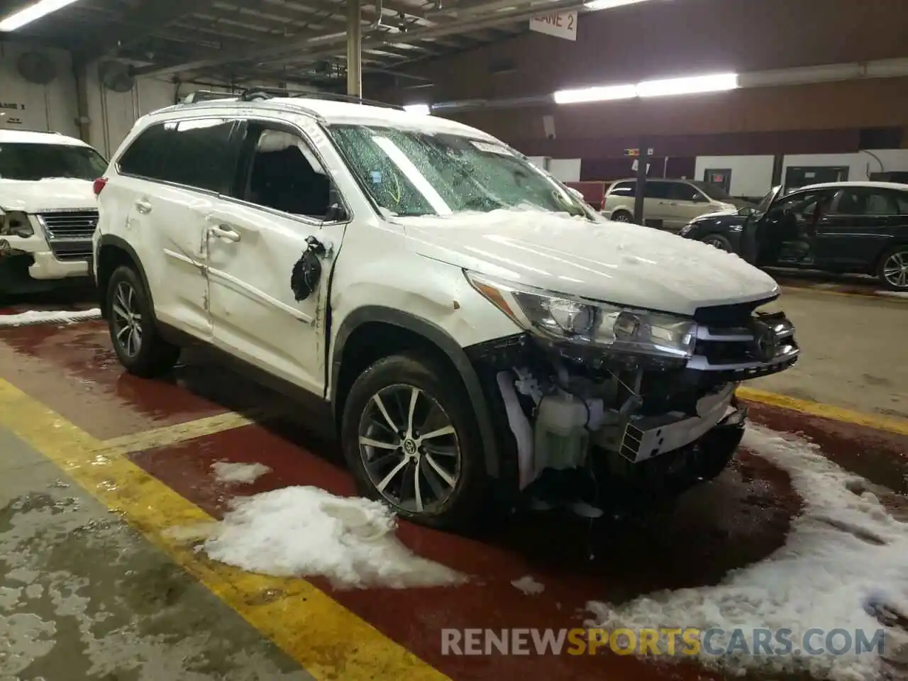 1 Photograph of a damaged car 5TDJZRFH2KS626287 TOYOTA HIGHLANDER 2019