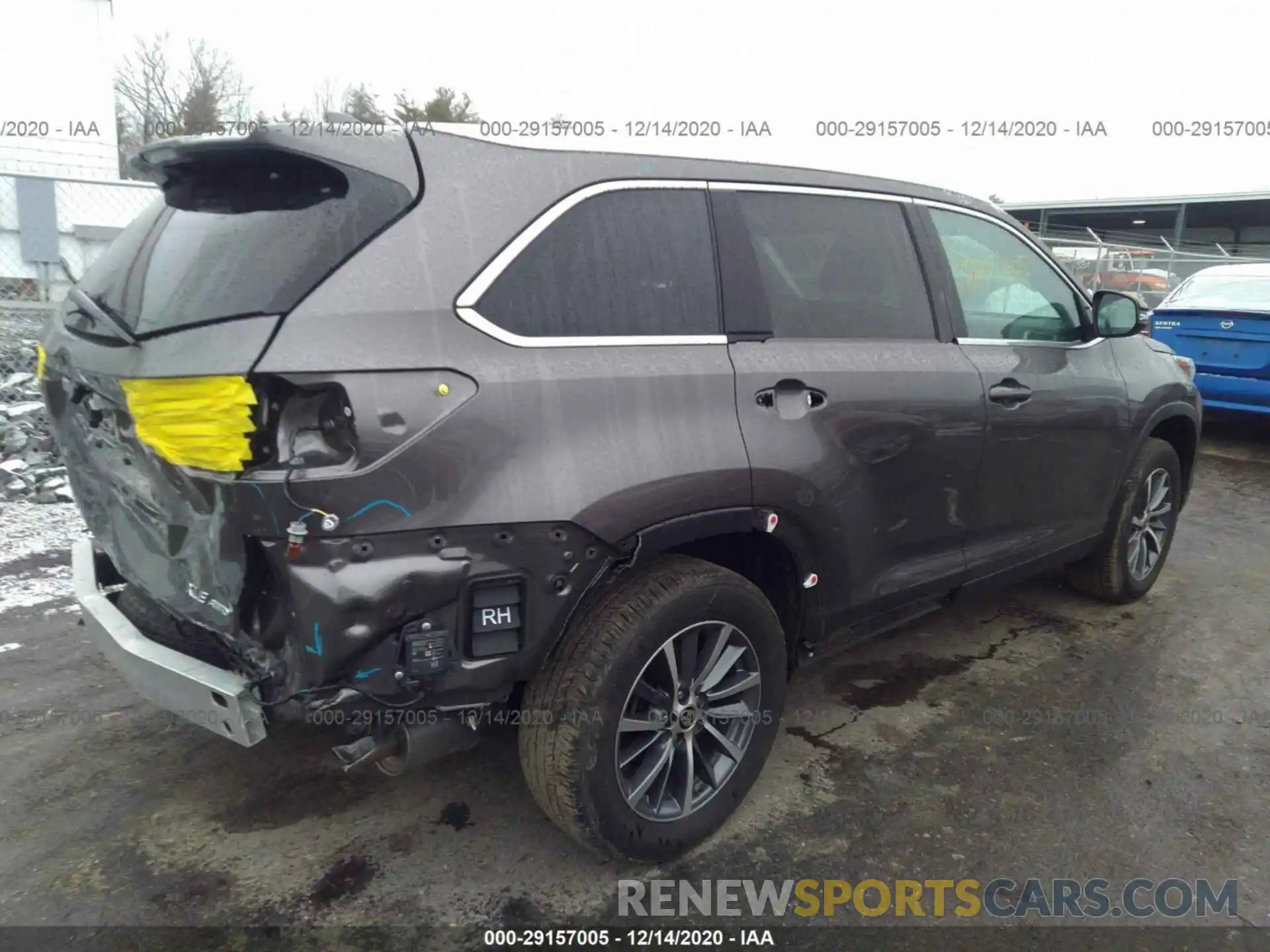 4 Photograph of a damaged car 5TDJZRFH2KS627214 TOYOTA HIGHLANDER 2019