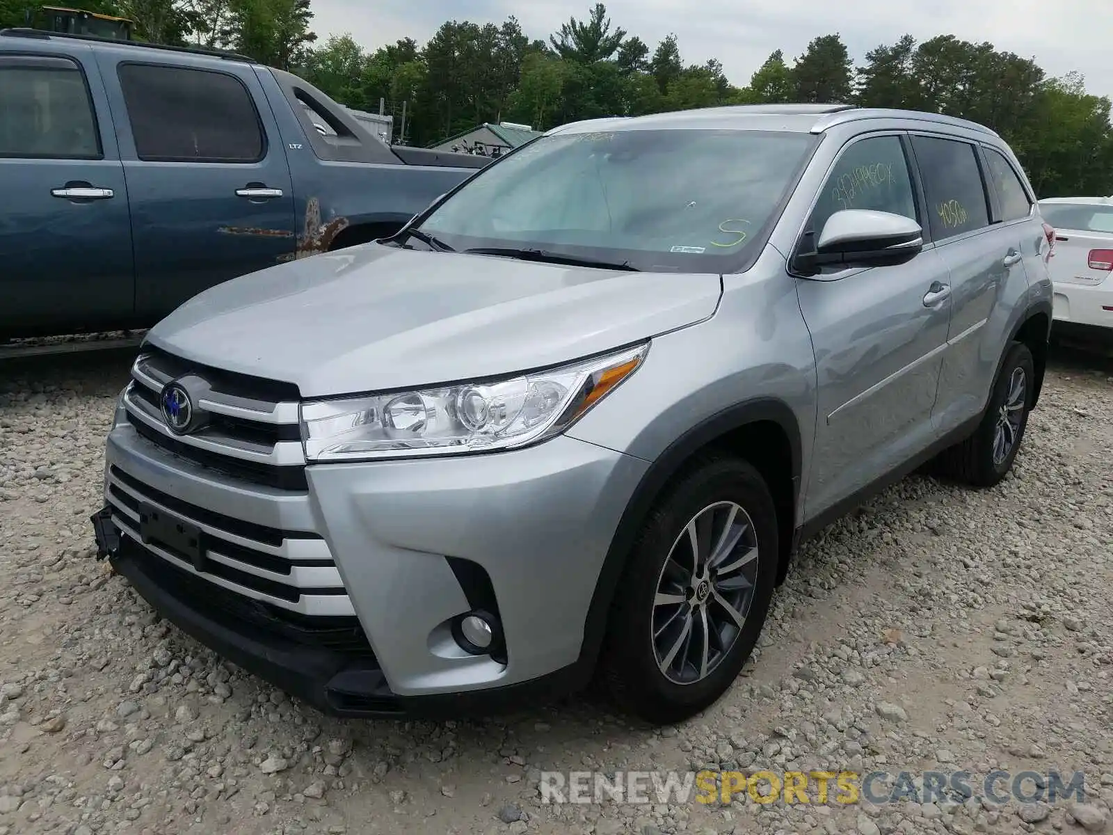 2 Photograph of a damaged car 5TDJZRFH2KS627343 TOYOTA HIGHLANDER 2019