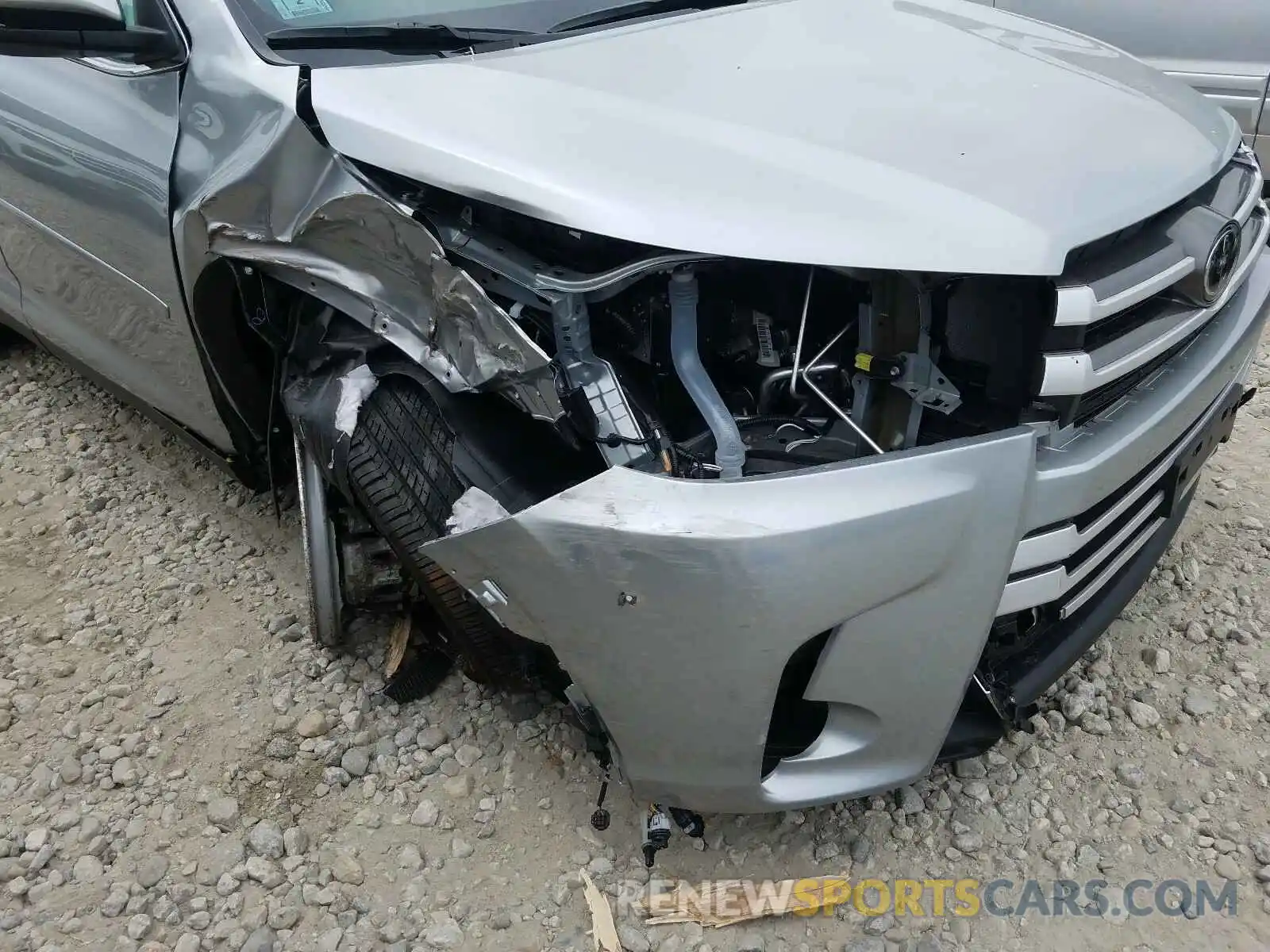 9 Photograph of a damaged car 5TDJZRFH2KS627343 TOYOTA HIGHLANDER 2019