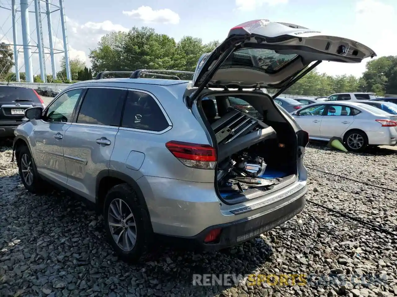 3 Photograph of a damaged car 5TDJZRFH2KS629142 TOYOTA HIGHLANDER 2019