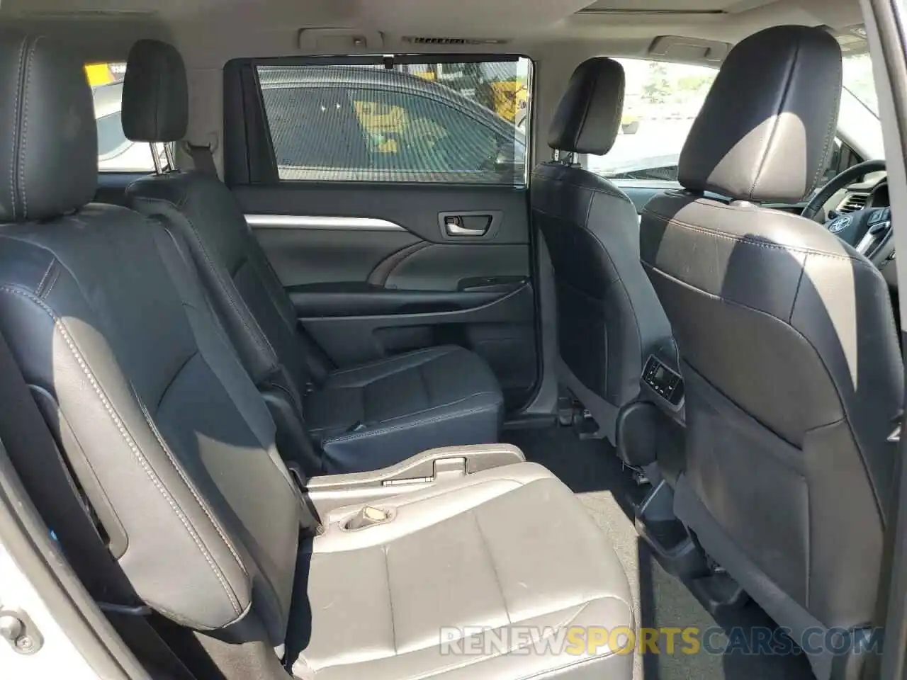 6 Photograph of a damaged car 5TDJZRFH2KS629142 TOYOTA HIGHLANDER 2019