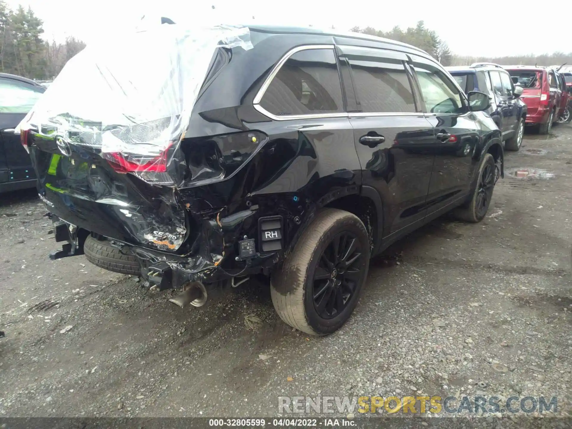 4 Photograph of a damaged car 5TDJZRFH2KS629254 TOYOTA HIGHLANDER 2019