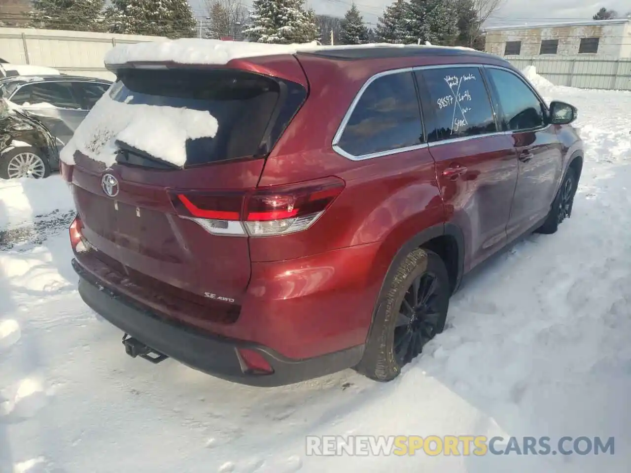 4 Photograph of a damaged car 5TDJZRFH2KS629707 TOYOTA HIGHLANDER 2019