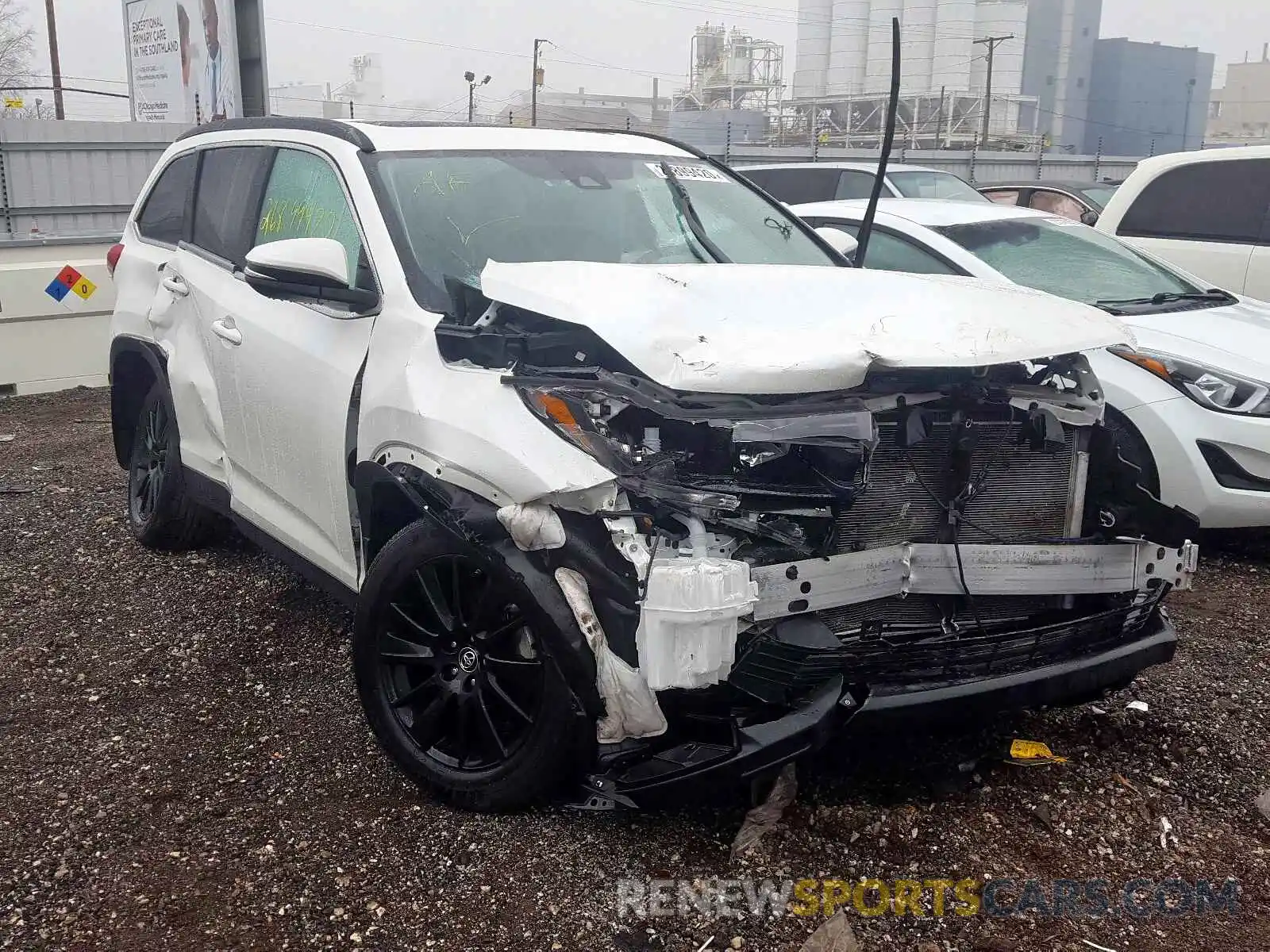 1 Photograph of a damaged car 5TDJZRFH2KS702753 TOYOTA HIGHLANDER 2019