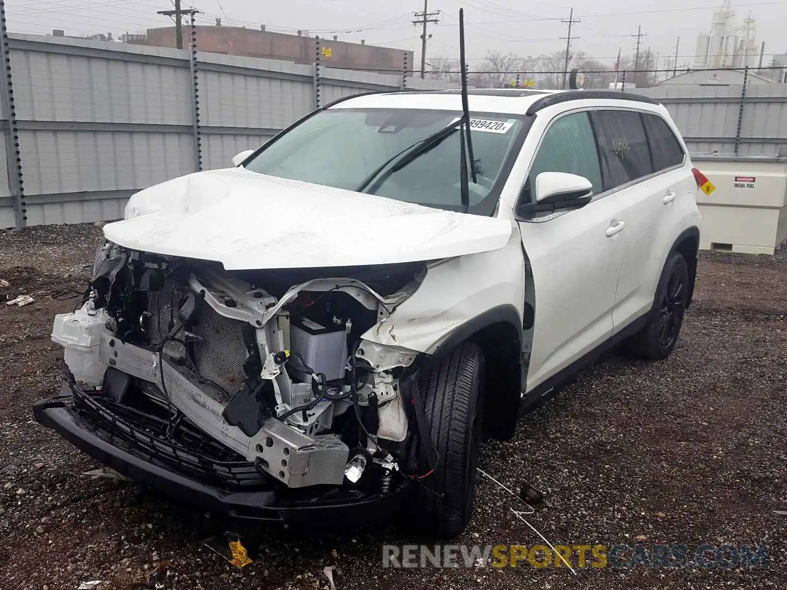 2 Photograph of a damaged car 5TDJZRFH2KS702753 TOYOTA HIGHLANDER 2019