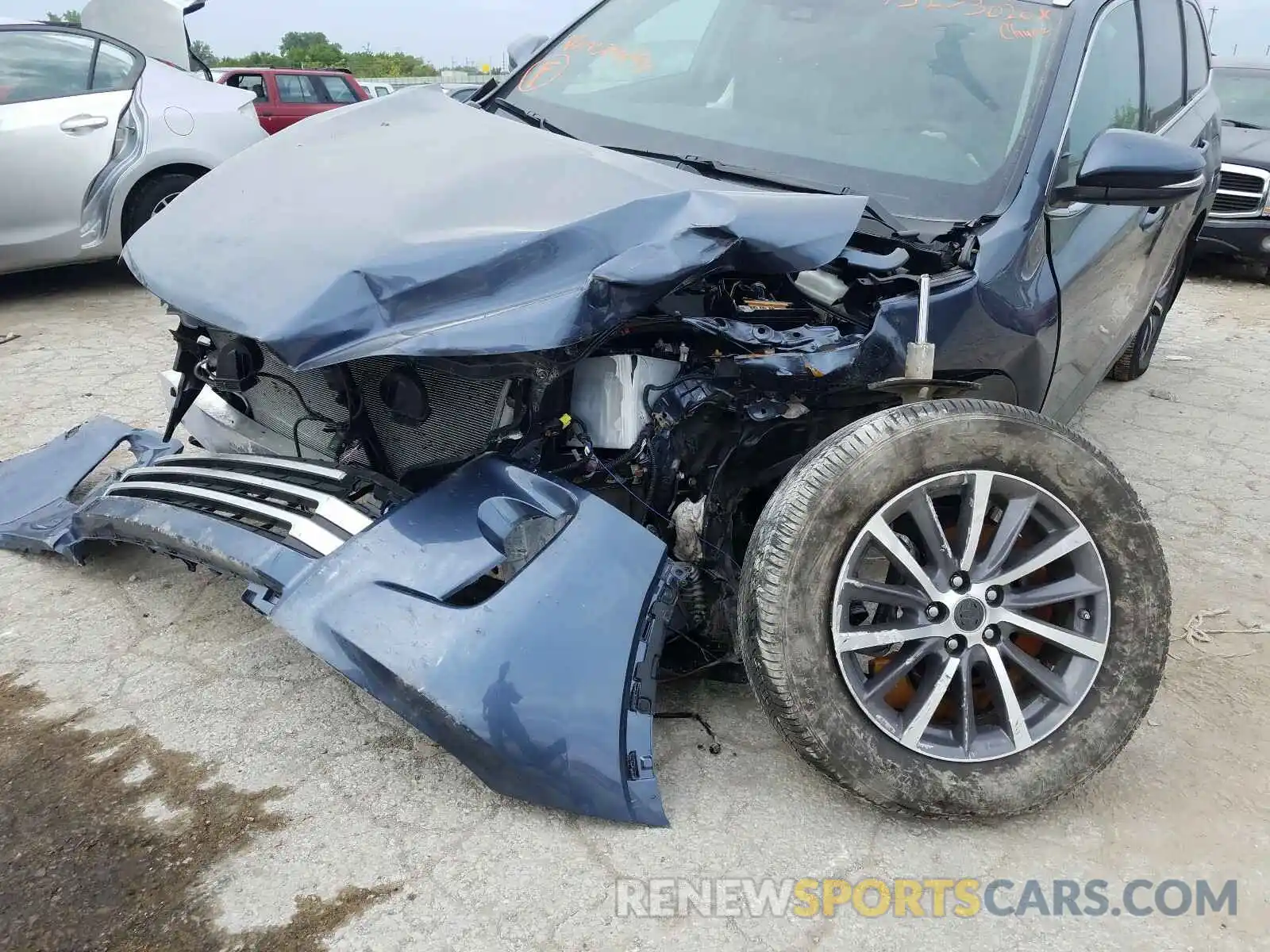 9 Photograph of a damaged car 5TDJZRFH2KS704194 TOYOTA HIGHLANDER 2019