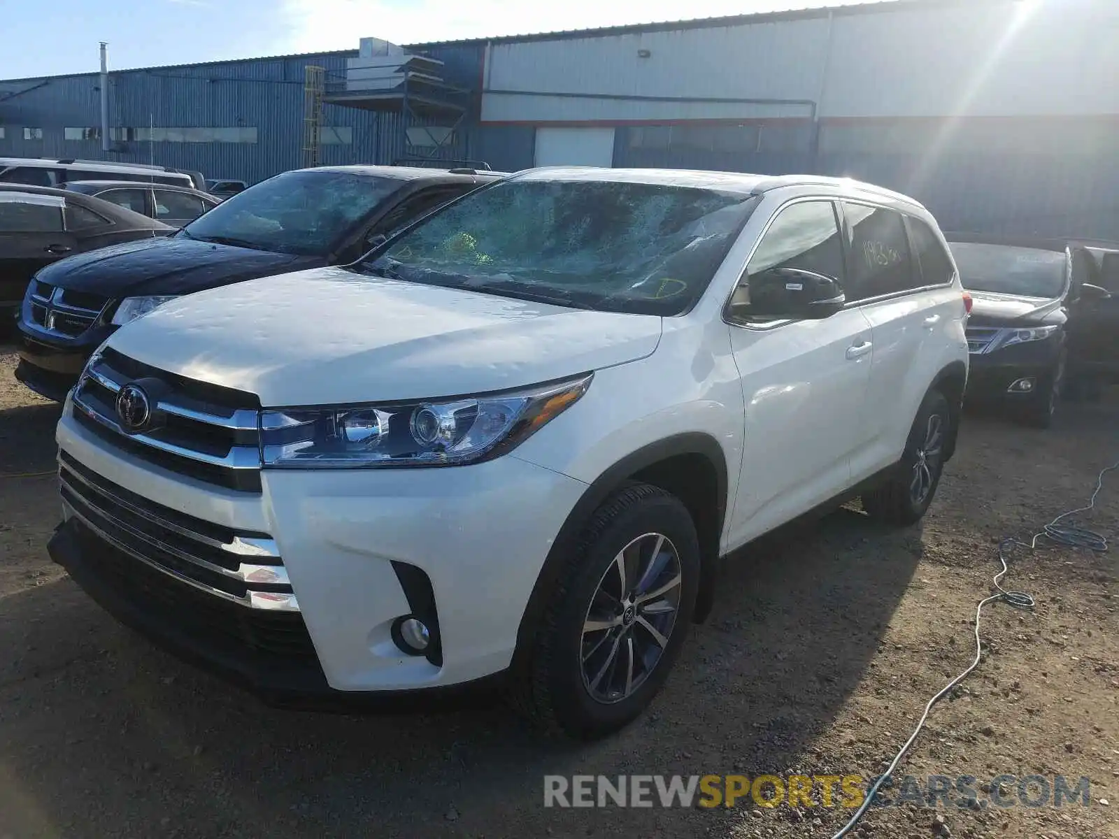 2 Photograph of a damaged car 5TDJZRFH2KS718578 TOYOTA HIGHLANDER 2019