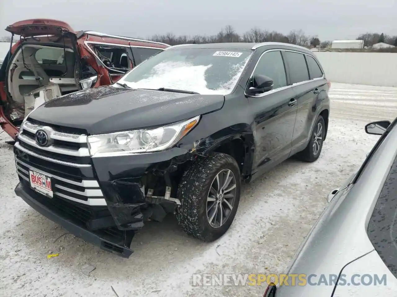 2 Photograph of a damaged car 5TDJZRFH2KS720637 TOYOTA HIGHLANDER 2019